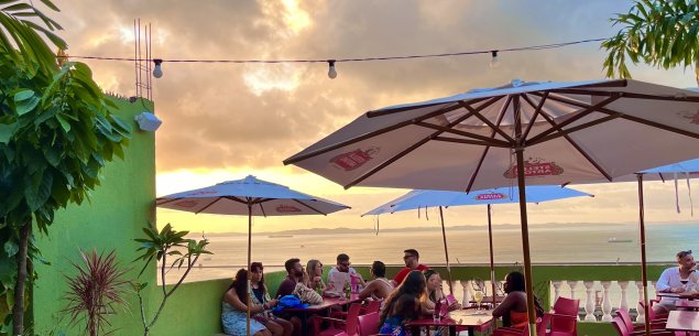 Varanda do Restaurante La Lupa esquenta verão do Centro Histórico de Salvador com música ao vivo