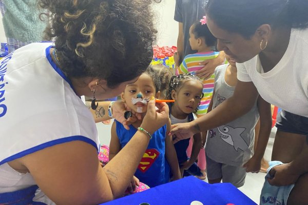 INTS faz doação de chocolates para crianças e adolescentes carentes em Salvador e Lauro de Freitas