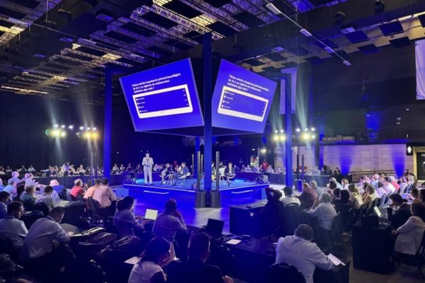 Ministro das Comunicações participa de encontro nacional sobre cidades inteligentes que reúne gestores e especialistas na Bahia