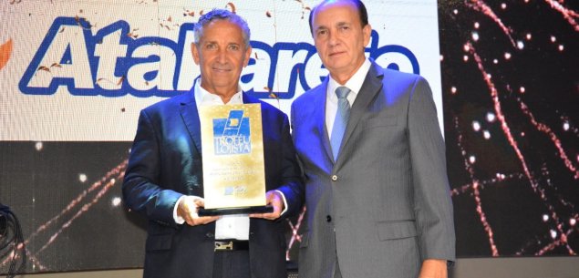  Atakarejo é premiado com Troféu Lojista do Ano