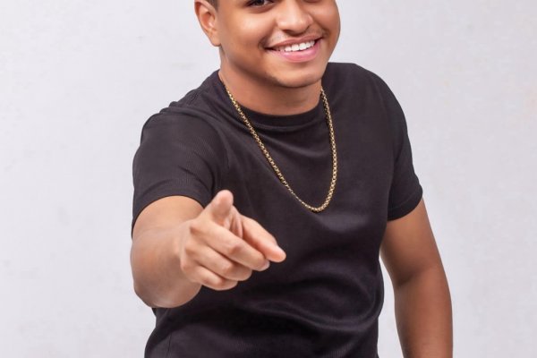 Matheus Capy lança EP "100% Bel" com releituras de clássicos de Bell Marques